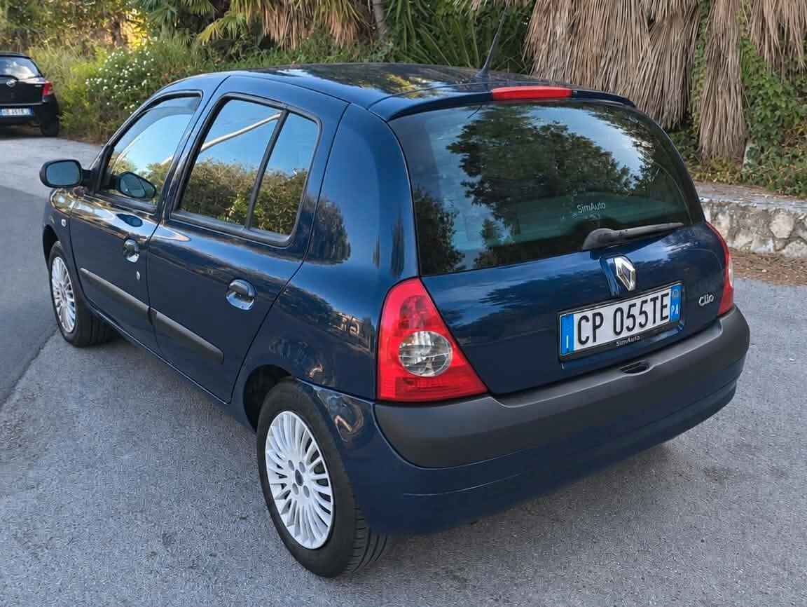 Renault Clio 1.2 16V 75 CV Luxe Privilege 5 porte NUOVA