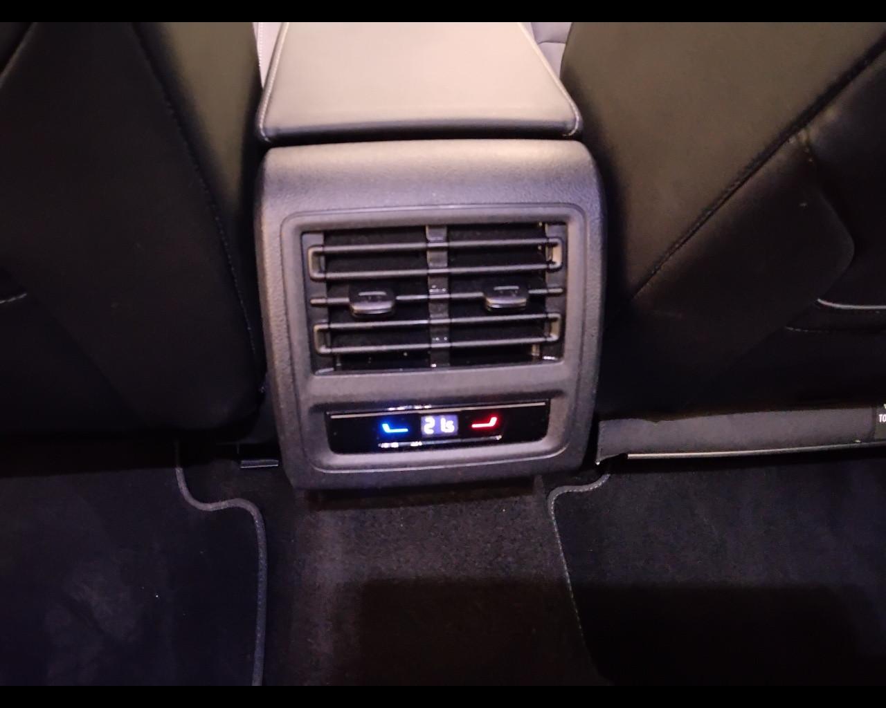 VOLKSWAGEN Golf VIII 2024 - Golf 2.0 tdi Style 150cv dsg