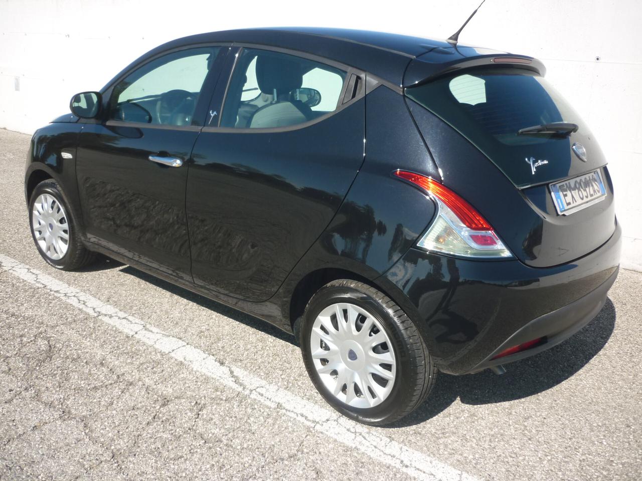 Lancia Ypsilon 1.2 69 CV 5 porte Silver GPL
