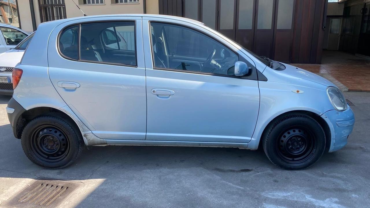 Toyota Yaris 1.0i 16V cat 5 porte Sol