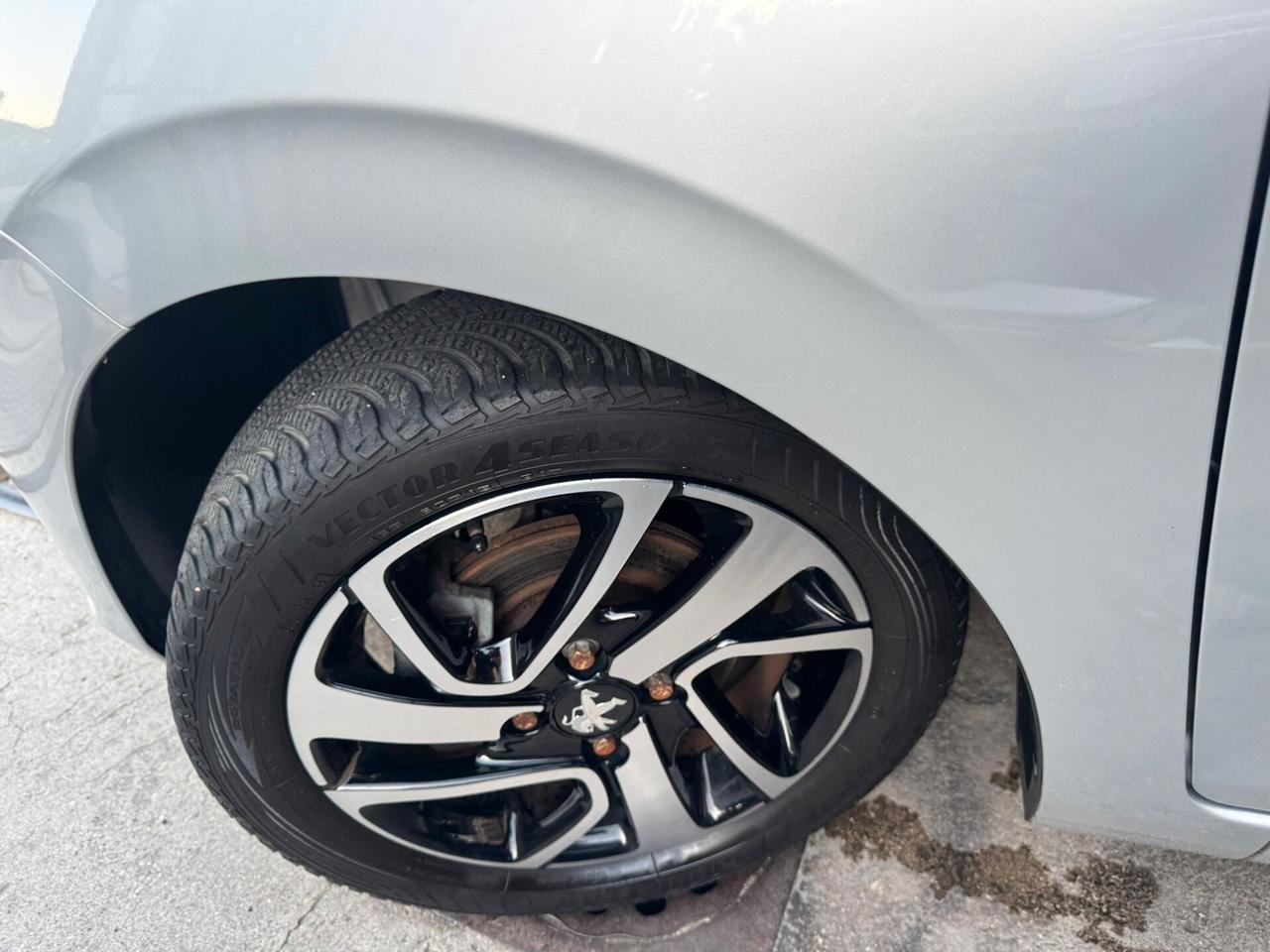 Peugeot 108 VTi 68 ETG 5 porte Allure TOP!