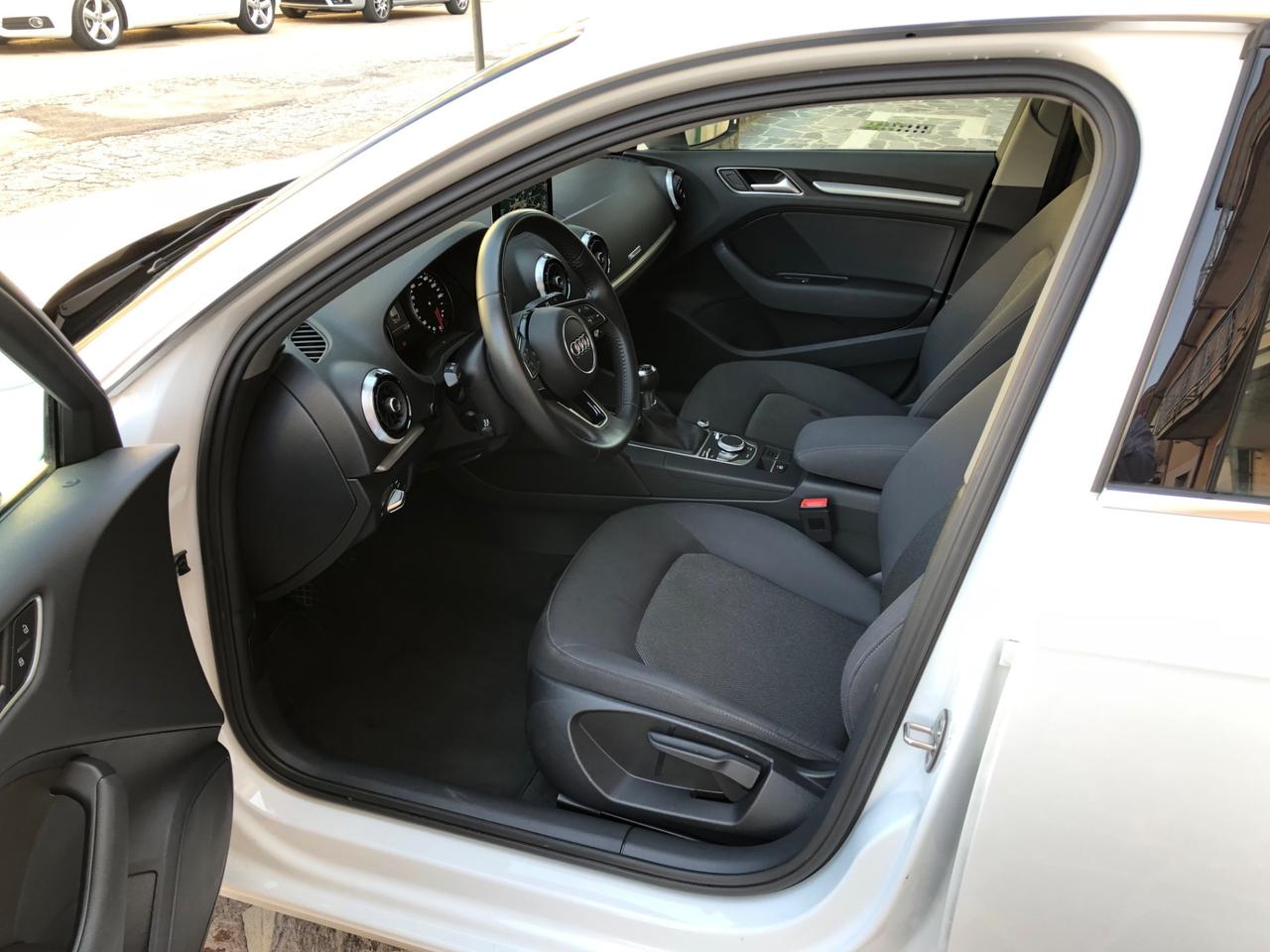 Audi A3 SPORTBACK 1.6TDI 110CV Design FULL/LED/NAV