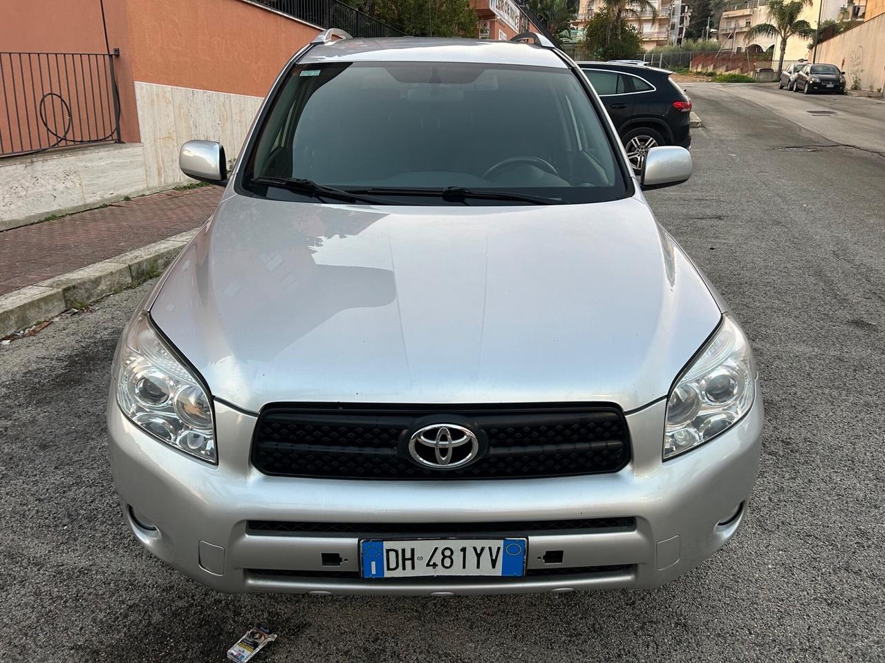 Toyota RAV 4 RAV4 2.2 D-4D 136 CV Sol unico propri