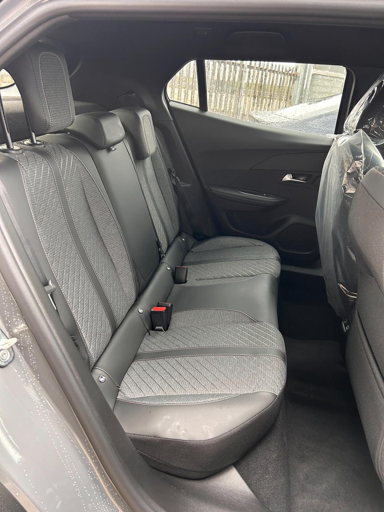 Peugeot 2008 208 1.2 ALLURE