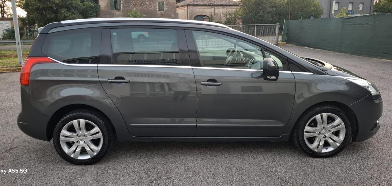 Peugeot 5008 1.6 HDi 112CV cambio robotizzato Tecno