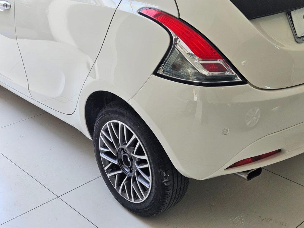 Lancia Ypsilon 1.0 FireFly 5 porte S&S Hybrid Gold tua da €125,00
