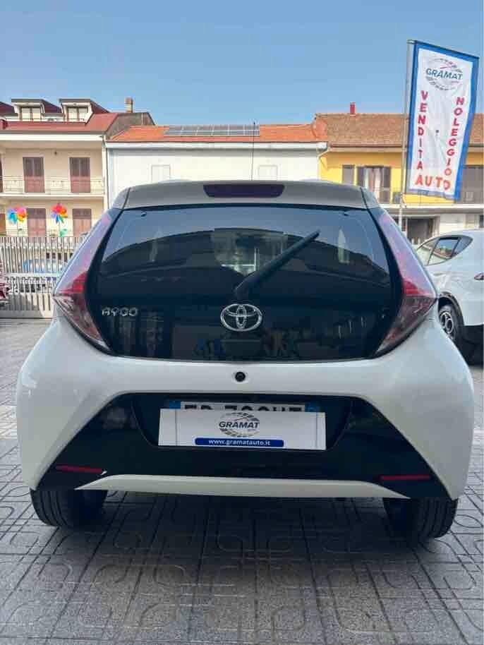 Toyota Aygo 1.0 VVT-i 69 CV 5 porte x-play TSS MMT