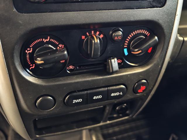 SUZUKI Jimny 1.3i 16V cat 4WD JLX