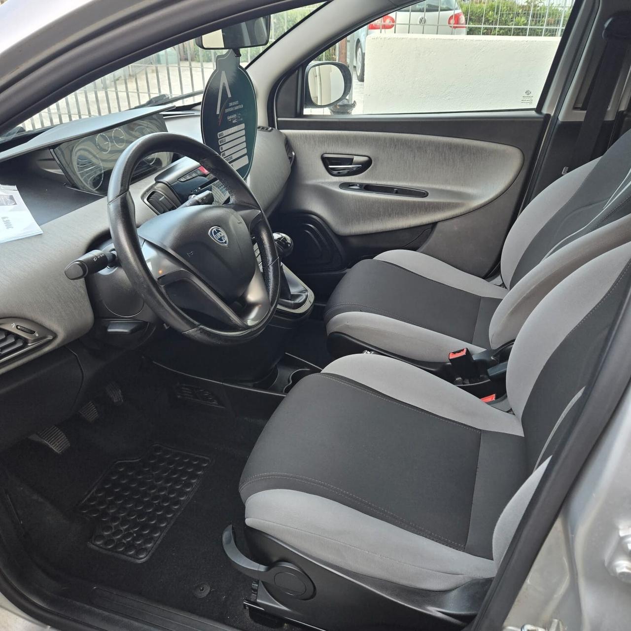 Lancia Ypsilon 1.3 MJT 16V 95 CV 5 porte S&S Silver
