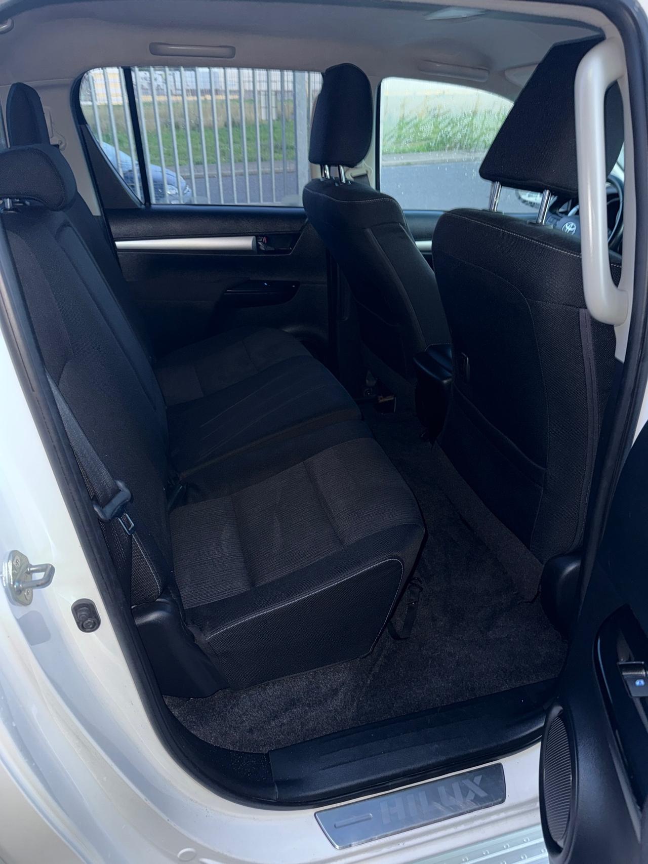 Toyota Hilux 2.4 D-4D 4WD Executive my17" IVA ESP.