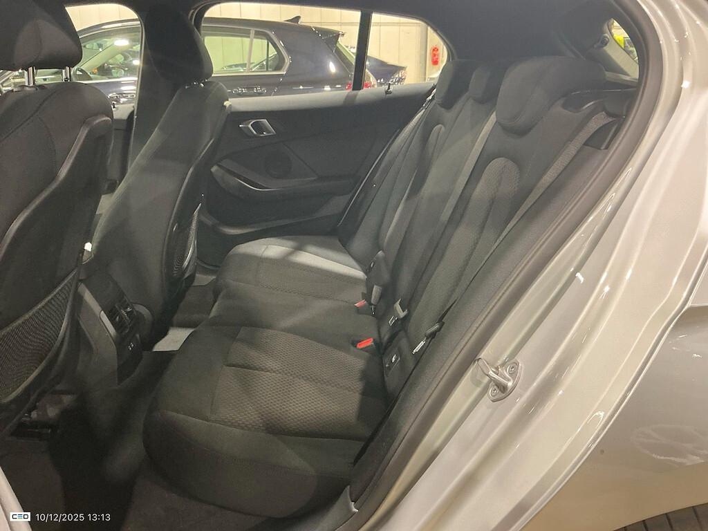 BMW 116D 6M. BUSINESS ADVANTAGE ( FARI LED - BMW DIGITAL COCKPIT - PDC - NAVI - MIRROR - CRUISE )