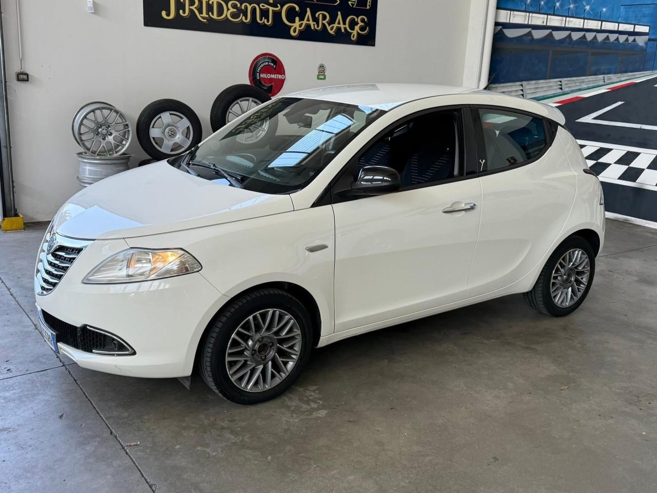 Lancia Ypsilon 1.3 MJT 16V 95 CV 5 OK NEOPATENTATI