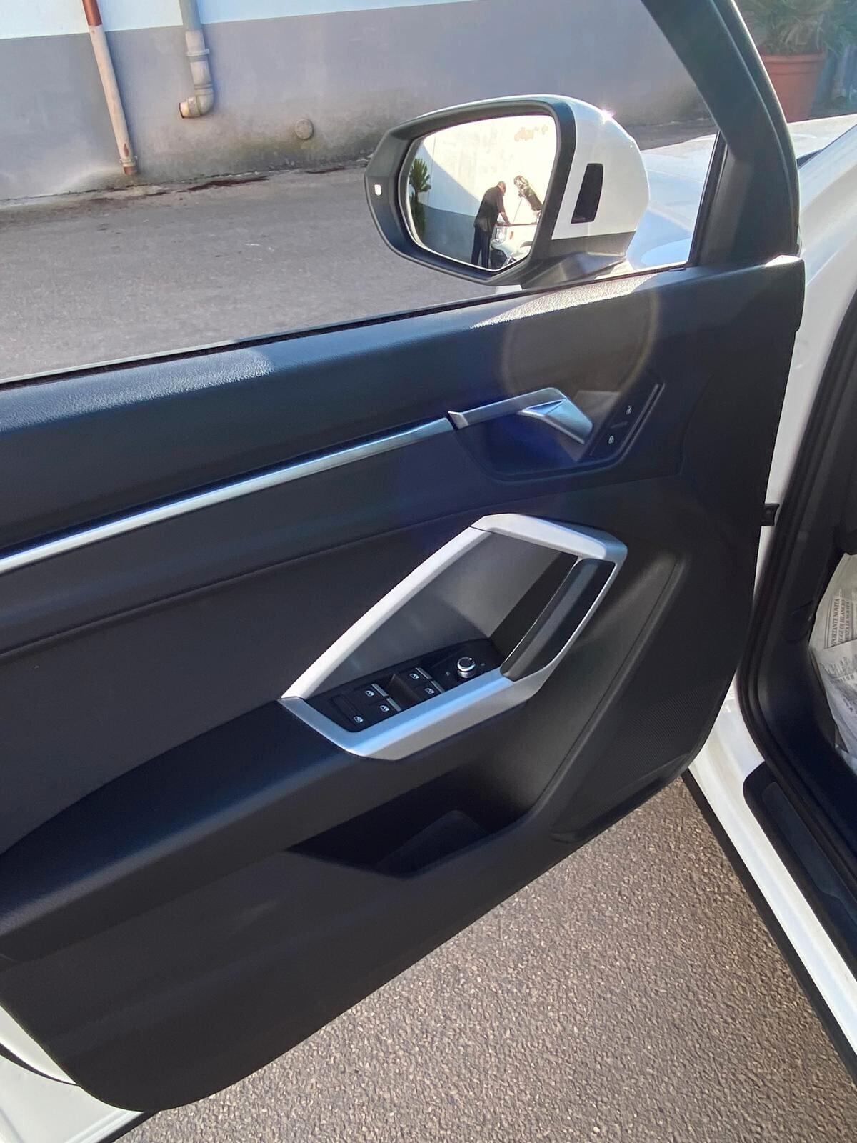 Audi Q3 35 TDI S tronic Business
