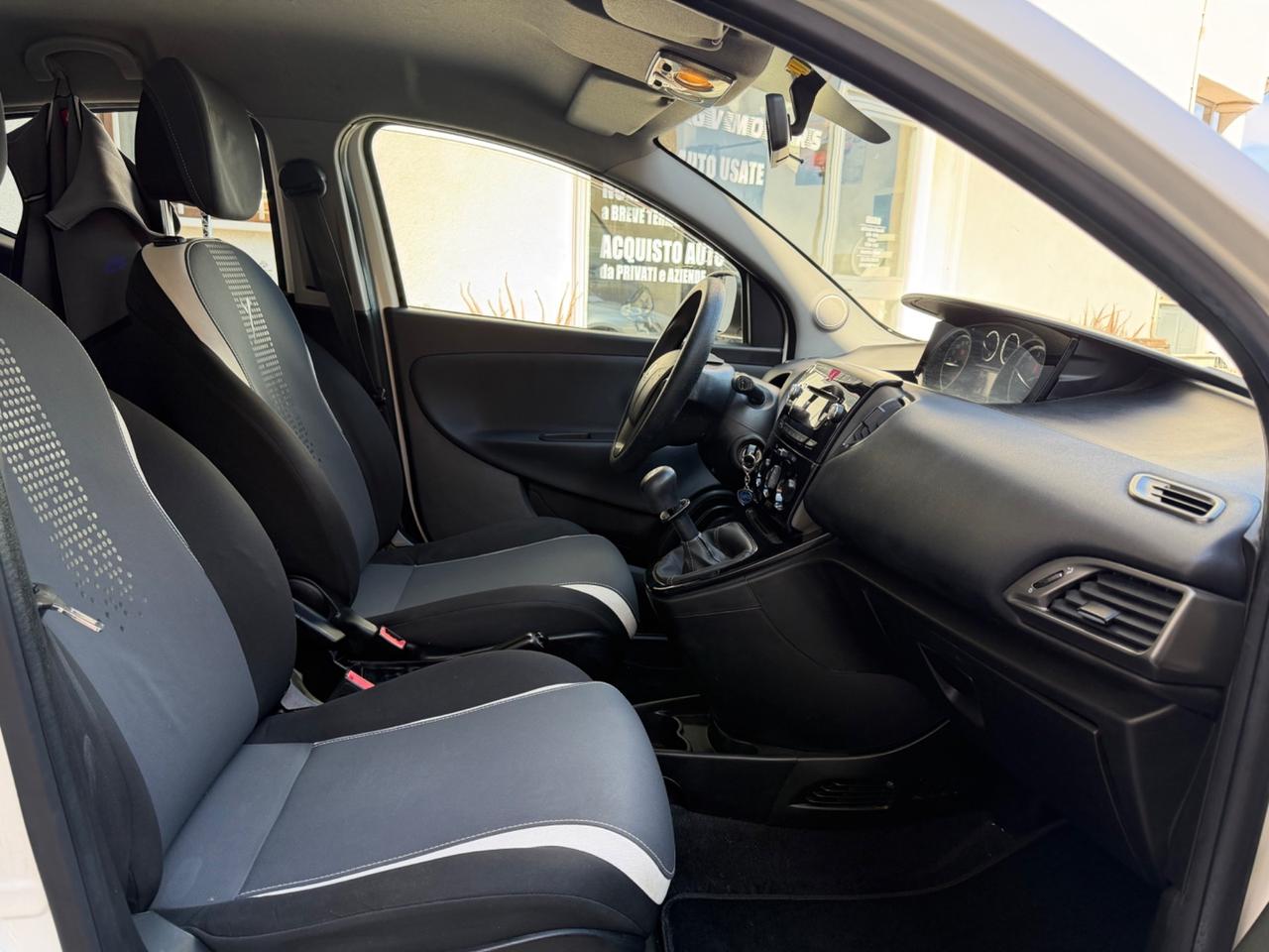 Lancia Ypsilon 0.9 TwinAir 85CV 5 porte Metano Ecochic