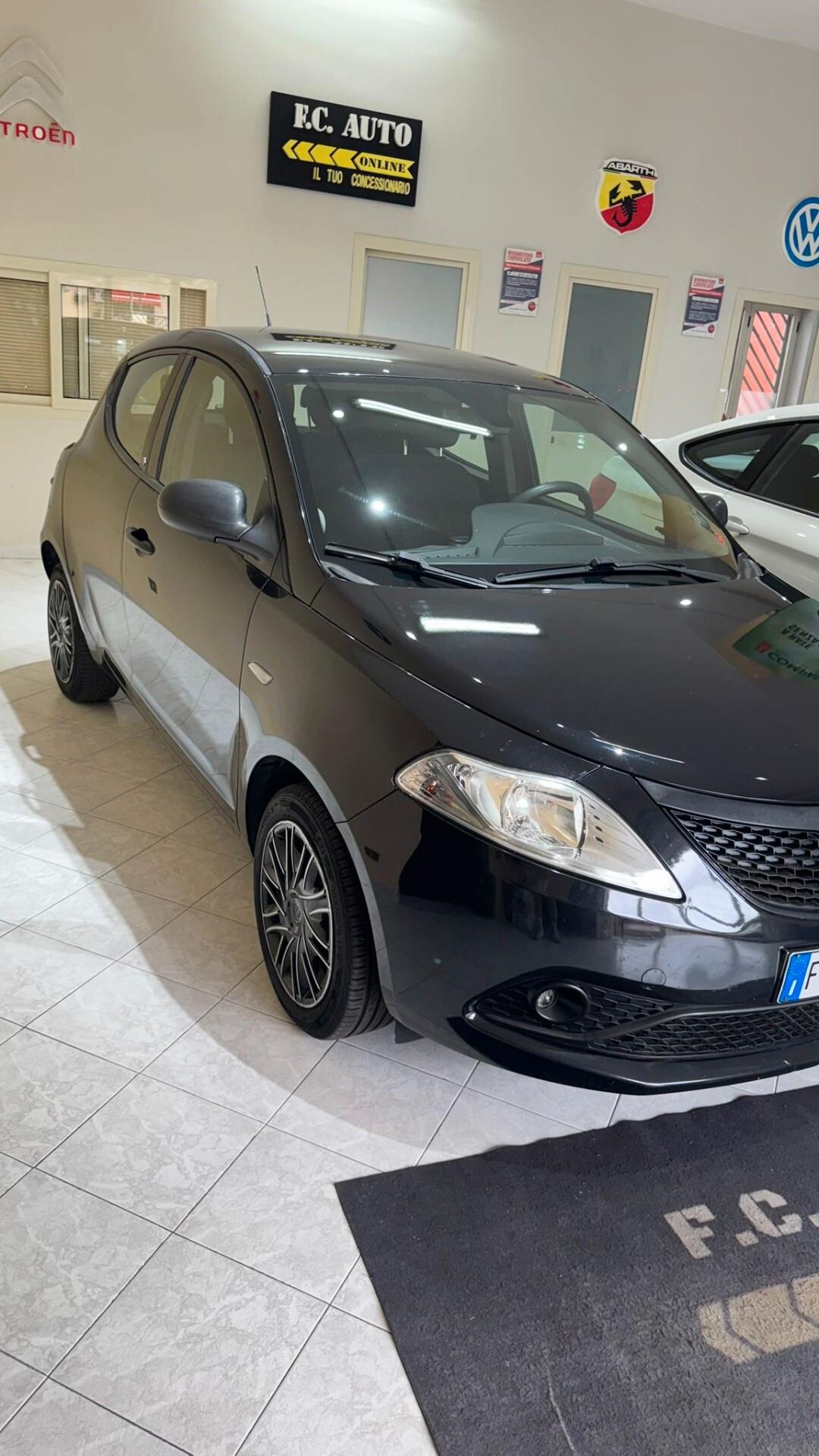 Lancia Ypsilon 1.2 69 CV 5 porte GPL Ecochic Elefantino Blu