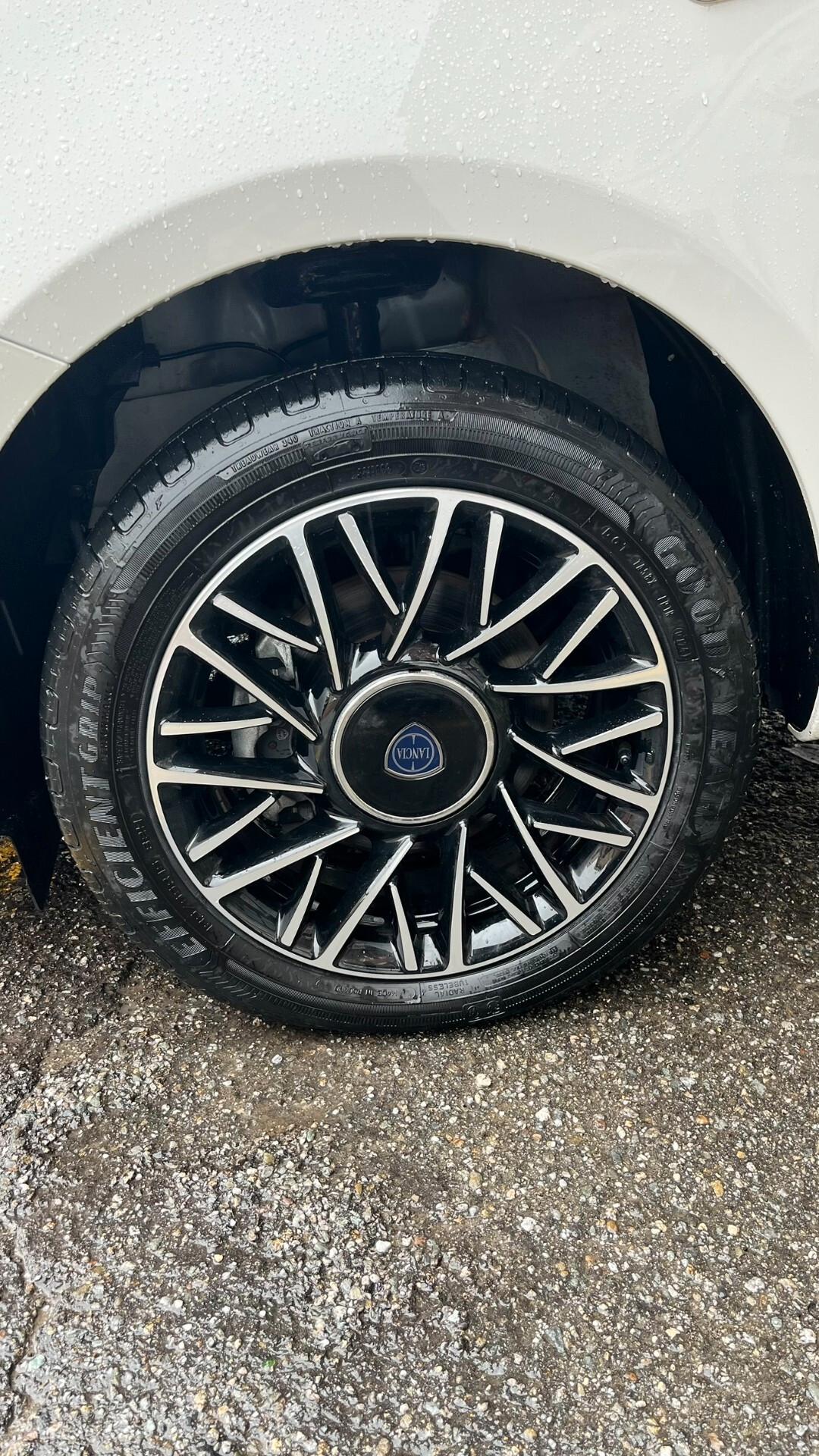 Lancia Ypsilon 1.0 2024 Platinum