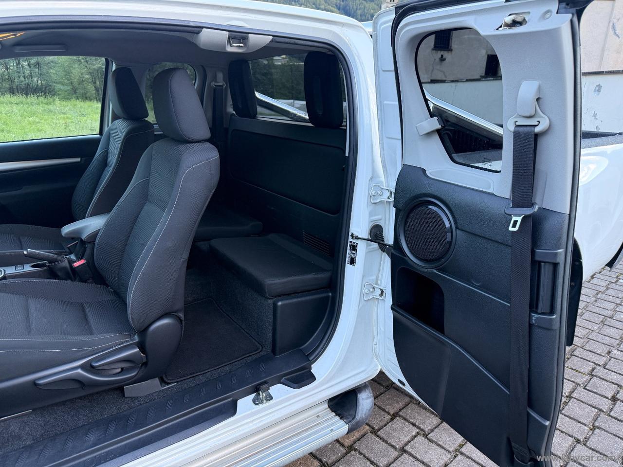 TOYOTA Hilux 2.4 D-4D 4WD 2p. EXTRA CAB CAMERA SENS PARK