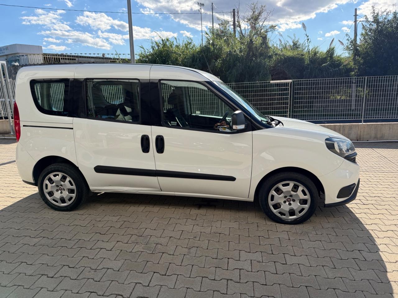 FIAT DOBLO 1.6 DIESEL AUTOCARRO CON POSTI