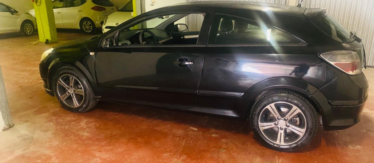 Opel Astra GTC 1.7 CDTI 110CV 3 porte Cosmo