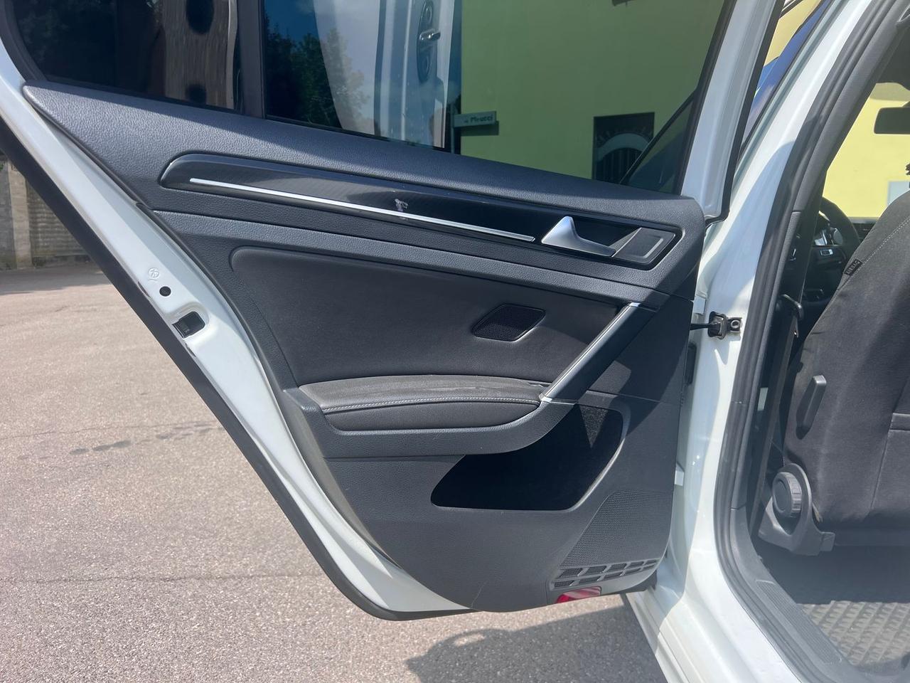 Volkswagen Golf 2.0 TSI R #10432