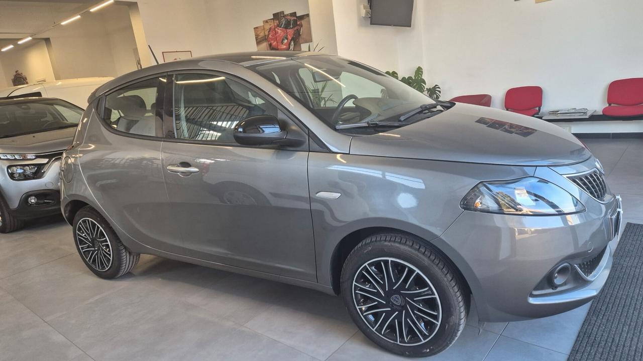 Lancia Ypsilon 1.0 FireFly 5 porte S&S Hybrid Ecochic Gold