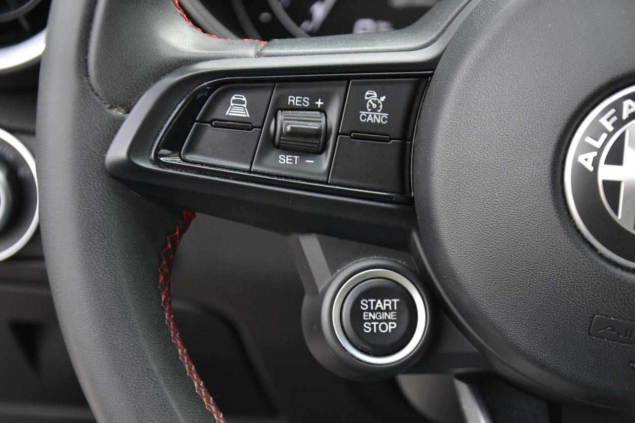 Alfa Romeo Giulia 2.0 200CV AT8 NAV LED RCAM PDC *PREZZO VERO*