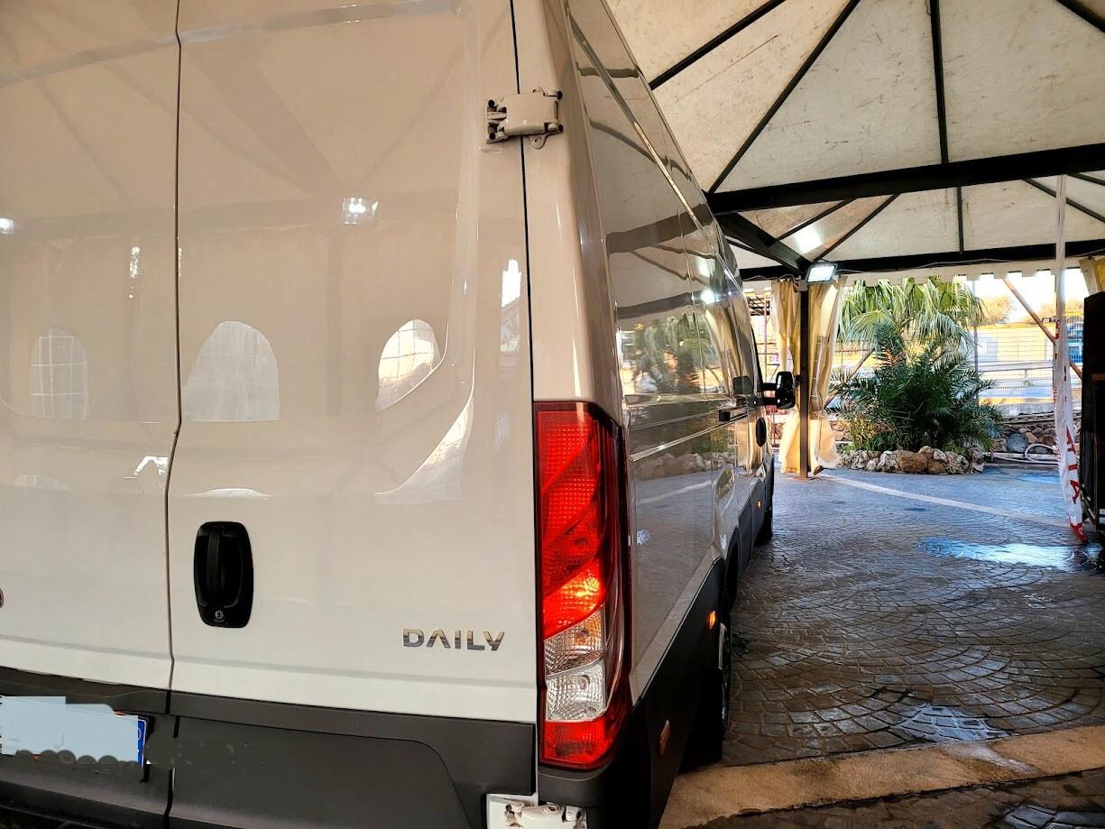 IVECO FURGONE CASSONATO