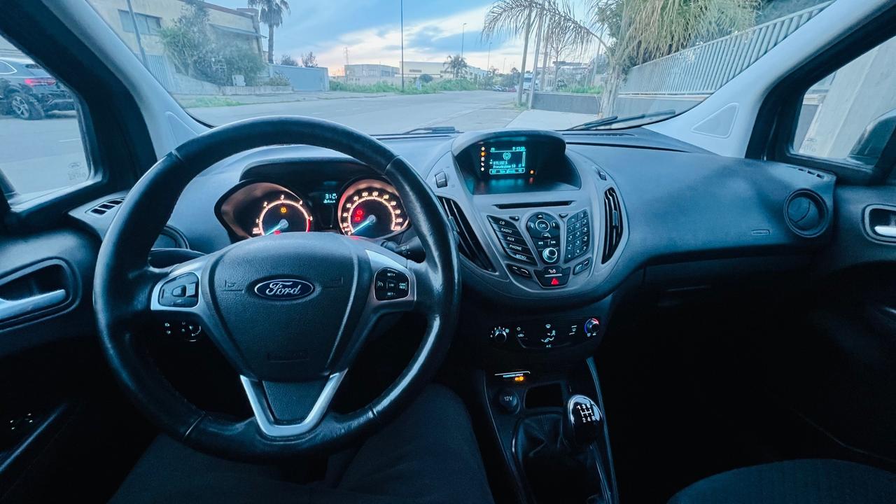 Ford Tourneo Courier 1.5 TDCI 95 CV Titanium