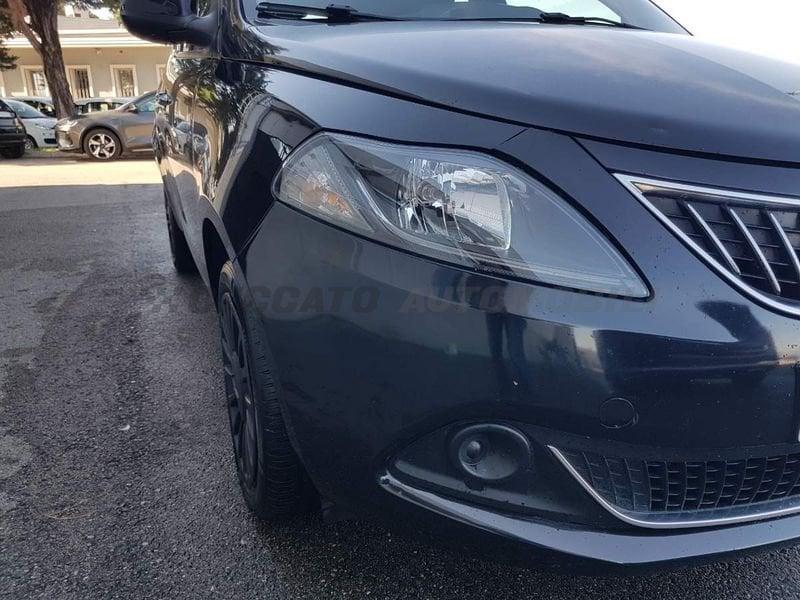Lancia Ypsilon Ypsilon 1.0 firefly hybrid Silver s&s 70cv 5p.ti