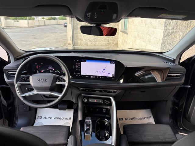 AUDI Q5 2.0 TDI mHEV+ S tronic quattro S line edition.