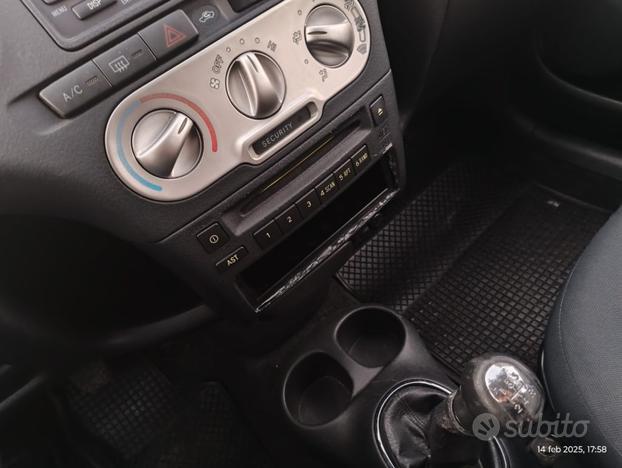 TOYOTA Yaris 1.4 tdi D-4D 5P diesel con GPL perf