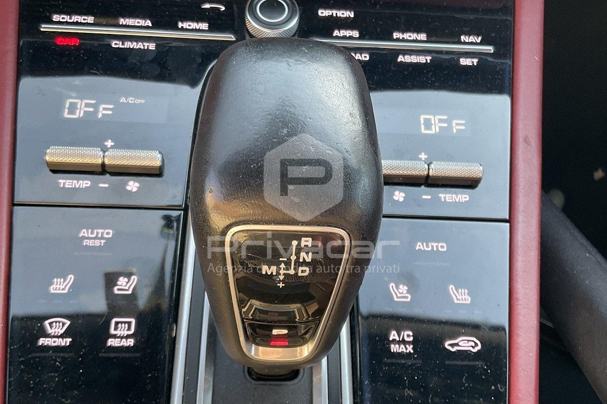 PORSCHE Cayenne 3.0 V6