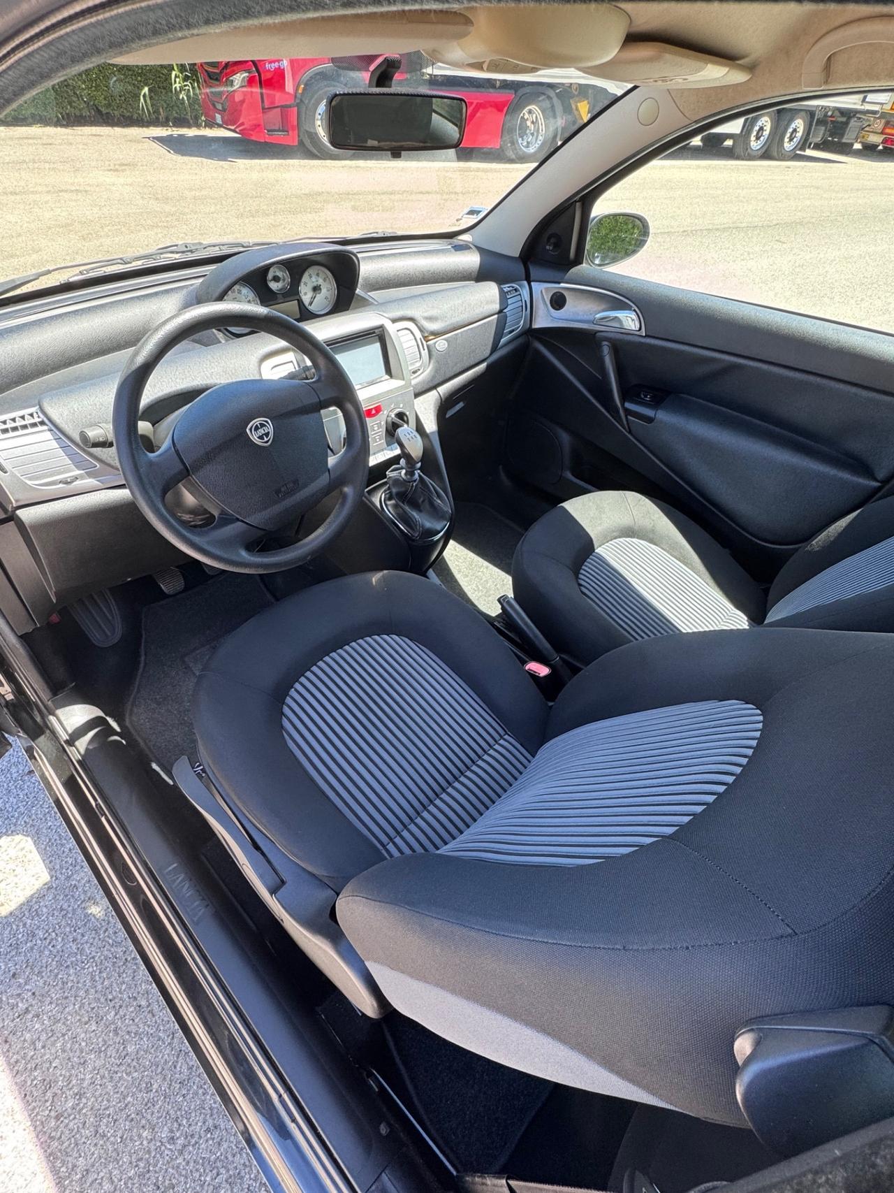 Lancia Ypsilon 1.2 Platino