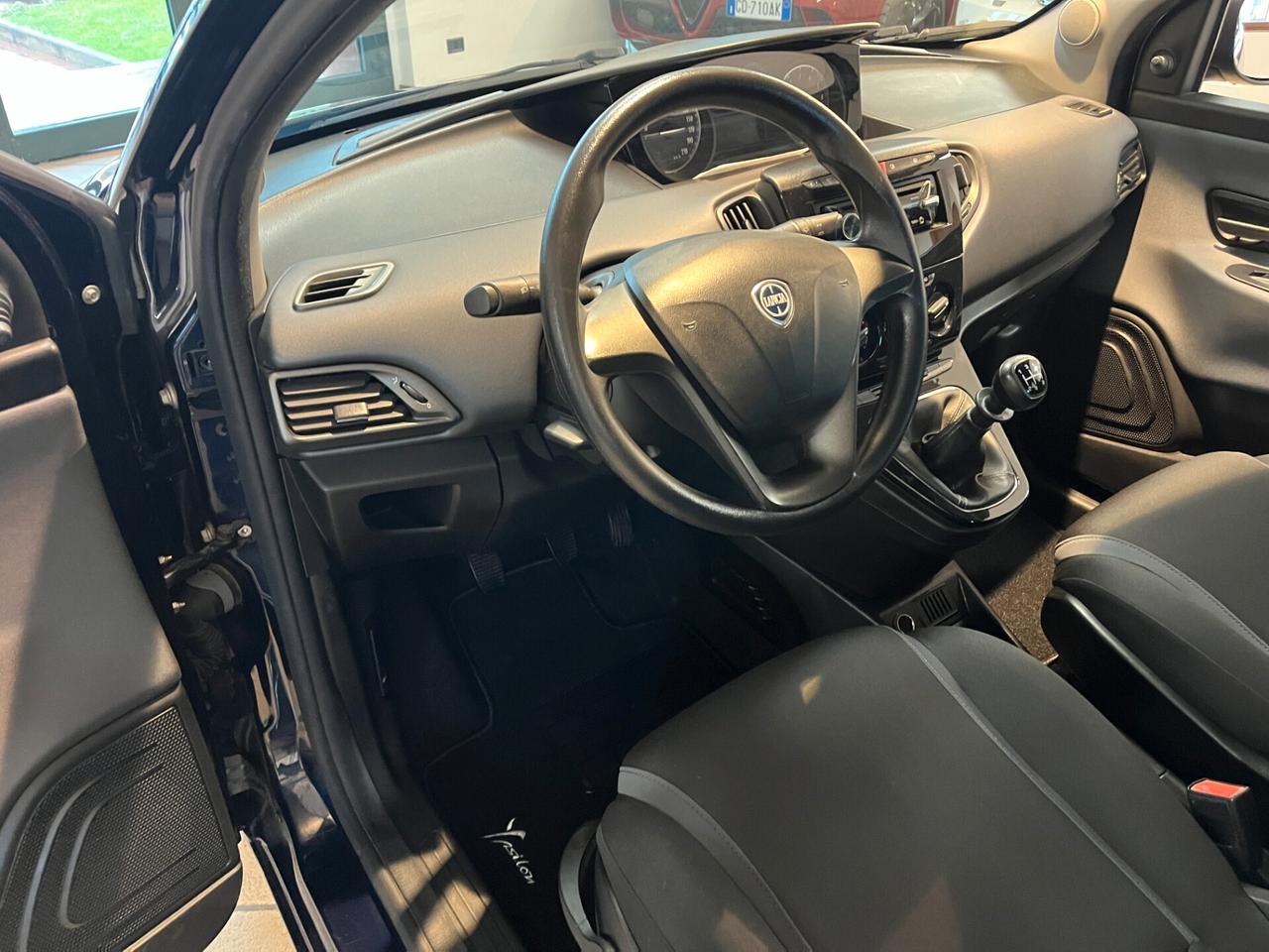 Lancia Ypsilon 1.2 69 CV 5 porte Silver 5 POSTI