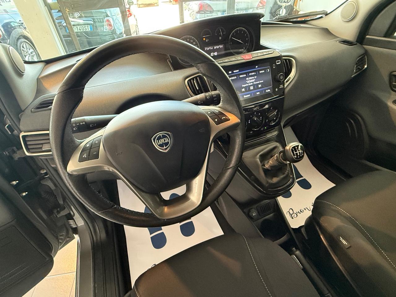 Lancia Ypsilon 1.0 FireFly 5 porte S&S Hybrid Ecochic Gold