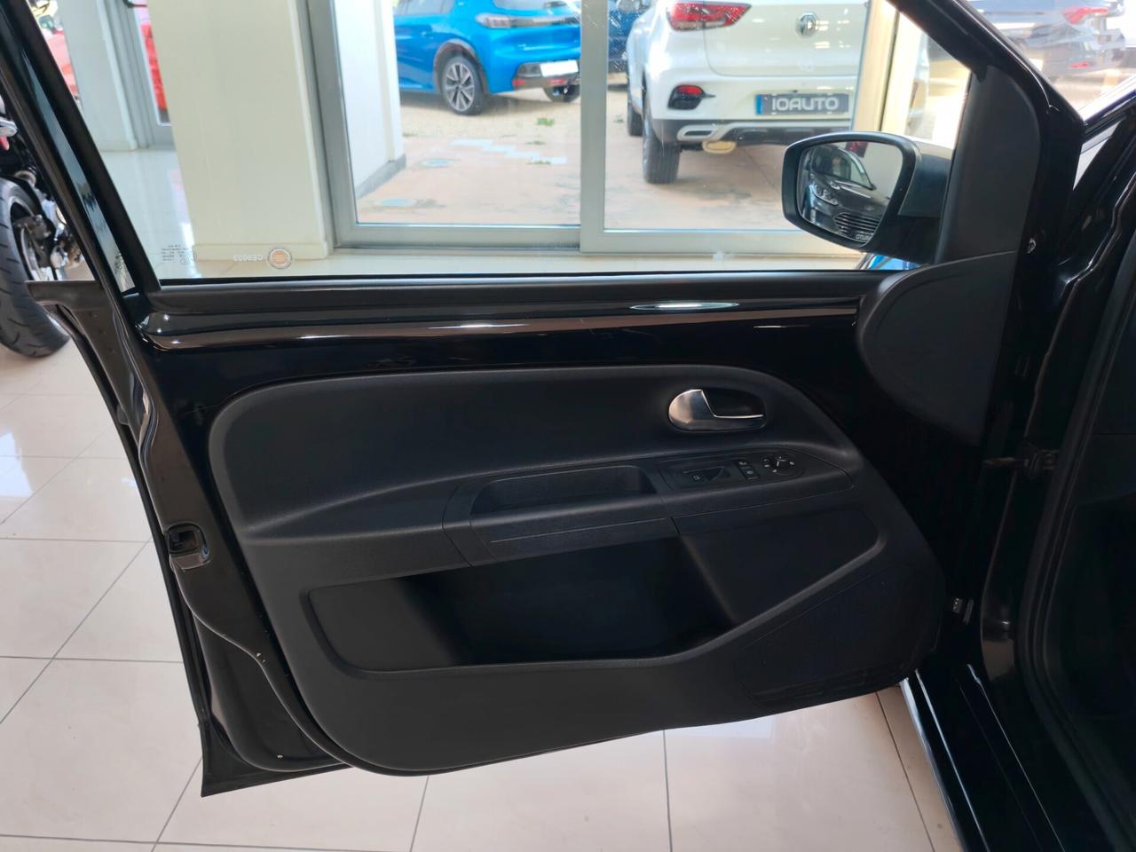 Volkswagen up! 1.0 75 CV 5p. high up!