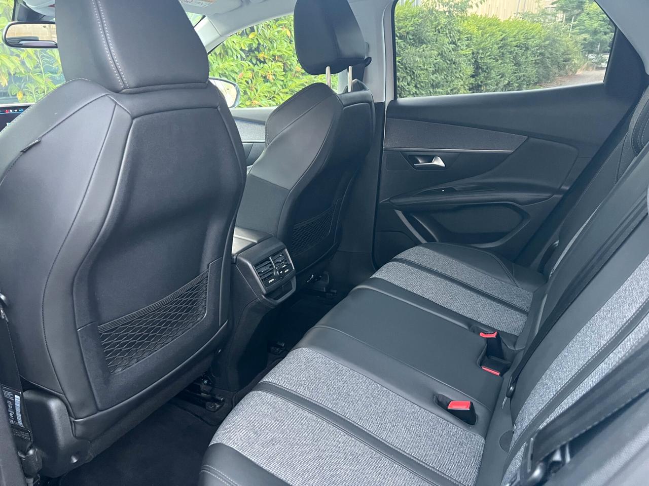 Peugeot 3008 BlueHDi 130 S&S EAT8 Allure