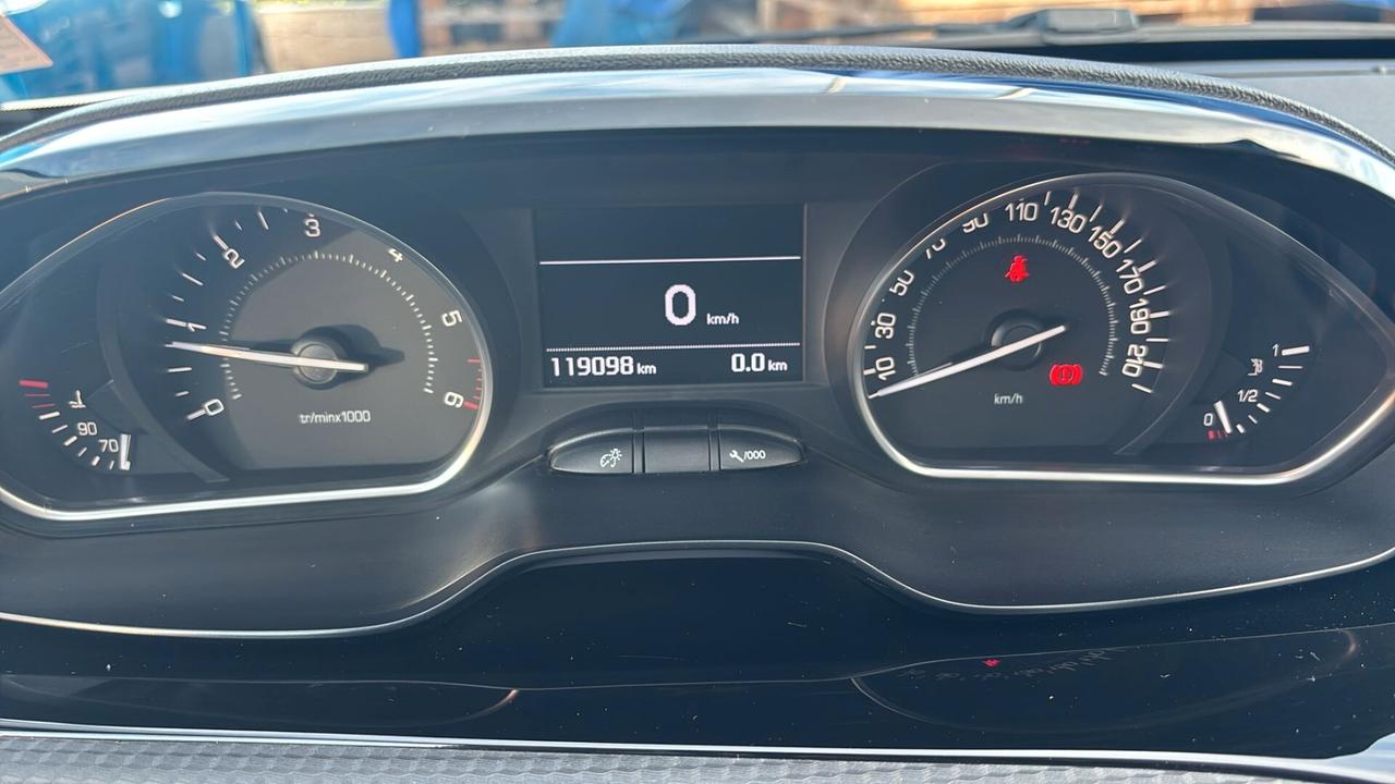 Peugeot 208 BlueHDi 100 5p. GT Line ICE White 150 ESEMPLARI