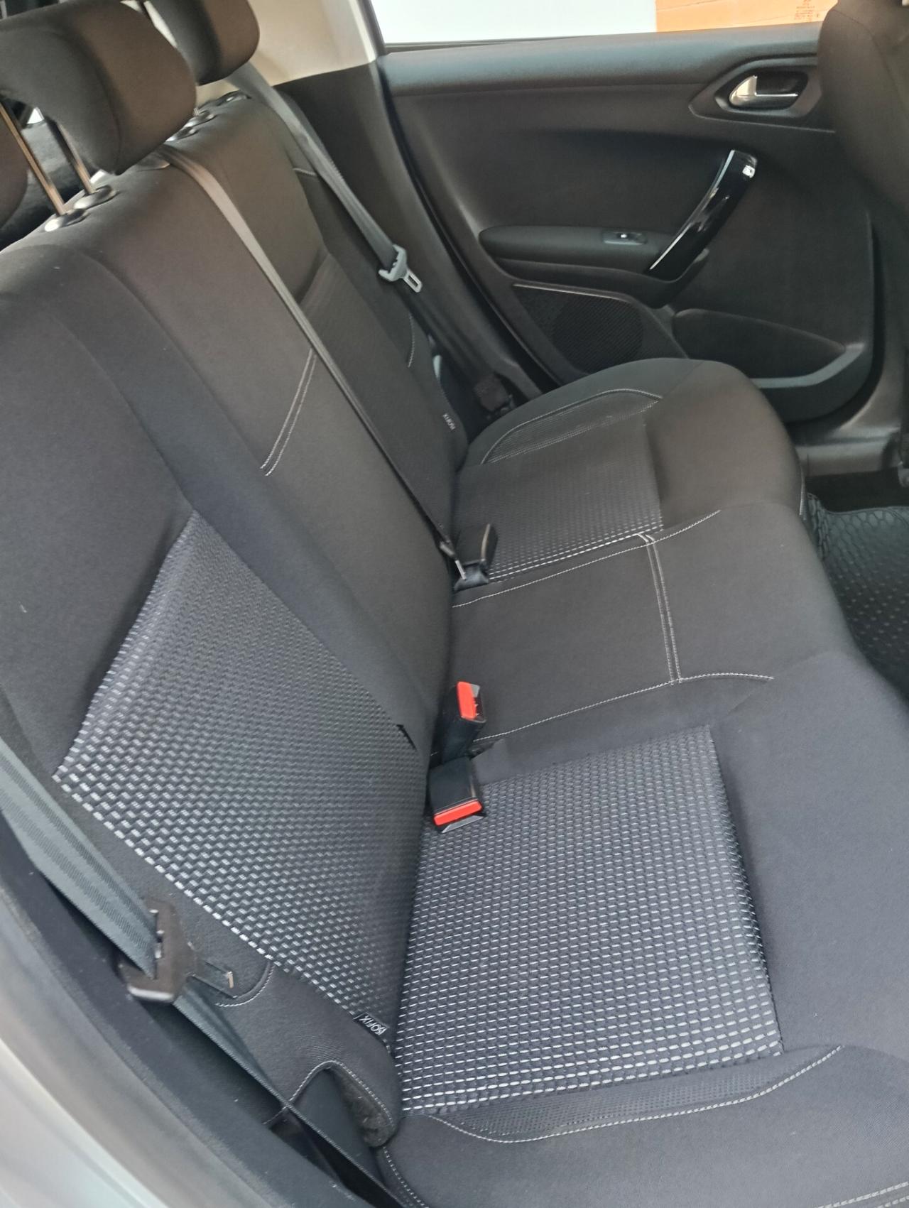 Peugeot 208 PureTech 82 5 porte Allure
