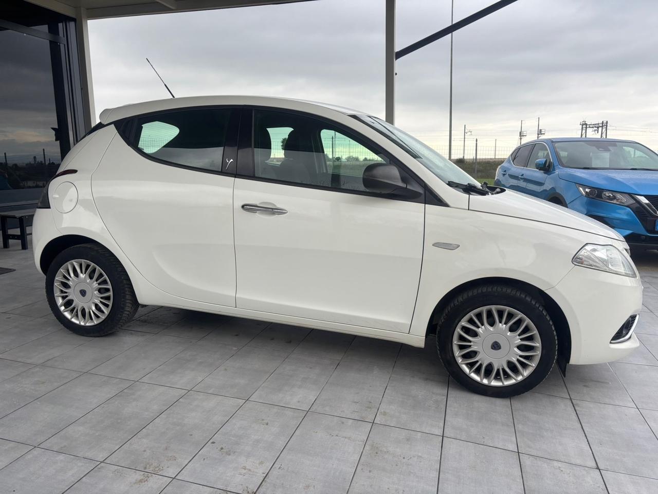 Lancia Ypsilon 1.2 69 CV 5 porte Silver