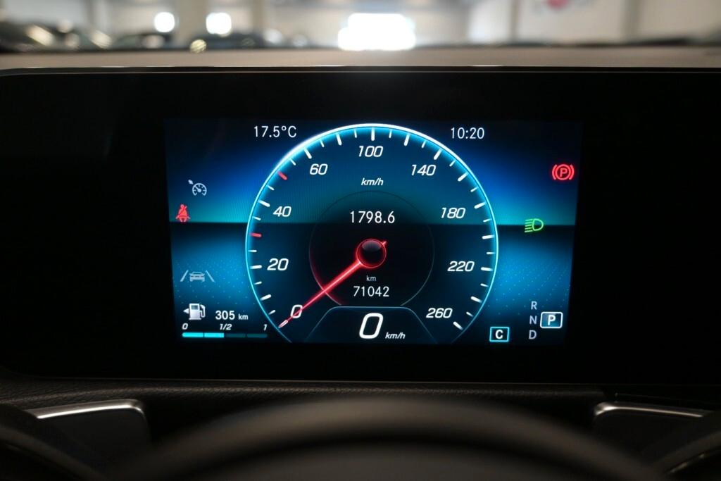 MERCEDES-BENZ GLB 180D 116CV AUTOMATIC BUSINESS EXTRA ( FARI LED - PELLE - NAVI - PARK ASSIST - TELECAMERA 360 )