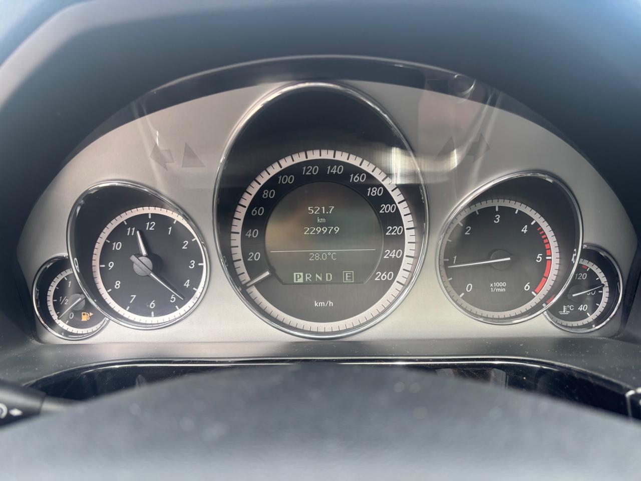 Mercedes-benz E 220 CDI BlueEFFICIENCY Avantgarde