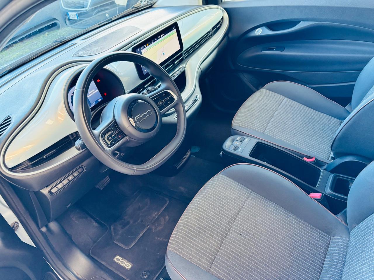 Fiat 500 500e Berlina 42 kWh La Prima