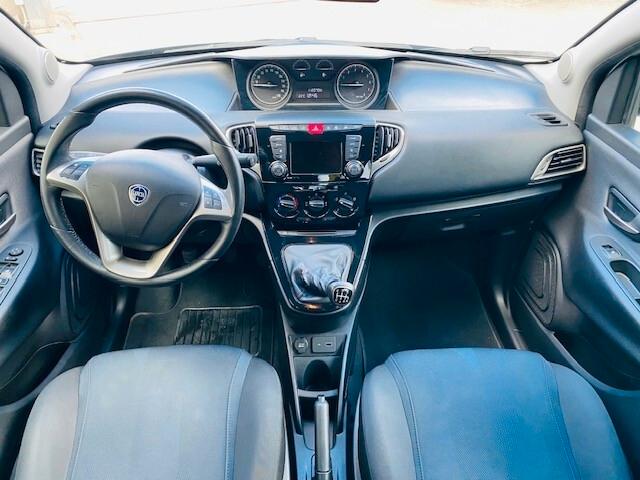 Lancia Ypsilon 1.0 FireFly 5 porte S&S Hybrid Ecochic Silver