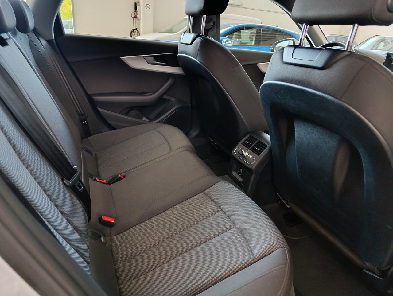 Audi A4 Avant 35 2.0 tdi mhev Business Advanced 163cv s-tronic