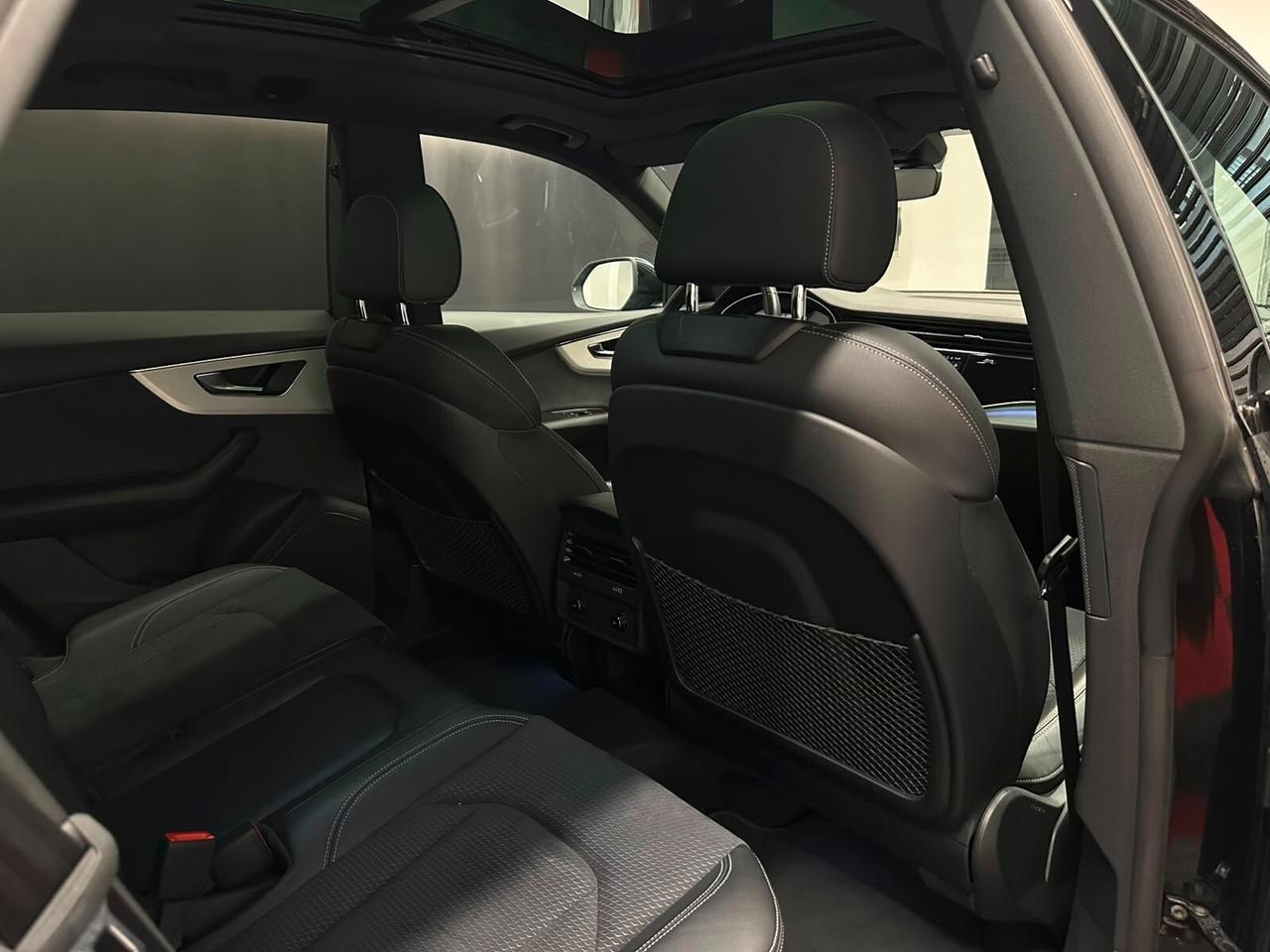 Audi Q8 TOTAL BLACK/MATRIX/TETTO LEASING