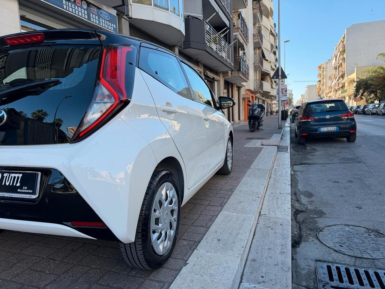 Toyota Aygo Connect 1.0 72 CV 5p 9000KM!!!