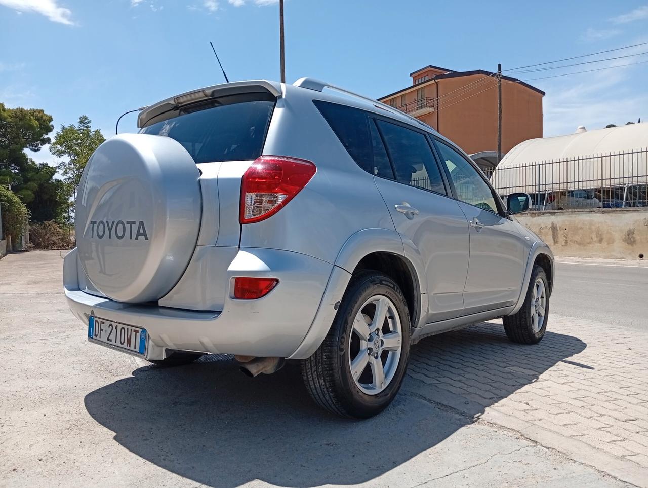 Toyota RAV 4 RAV4 2.2 D-4D 177 CV Sol Plus