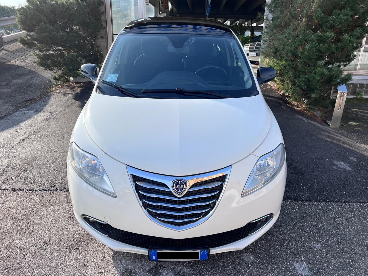 Lancia Ypsilon 1.2 69 CV 5 porte S&S Platinum Plus * Neopatentati