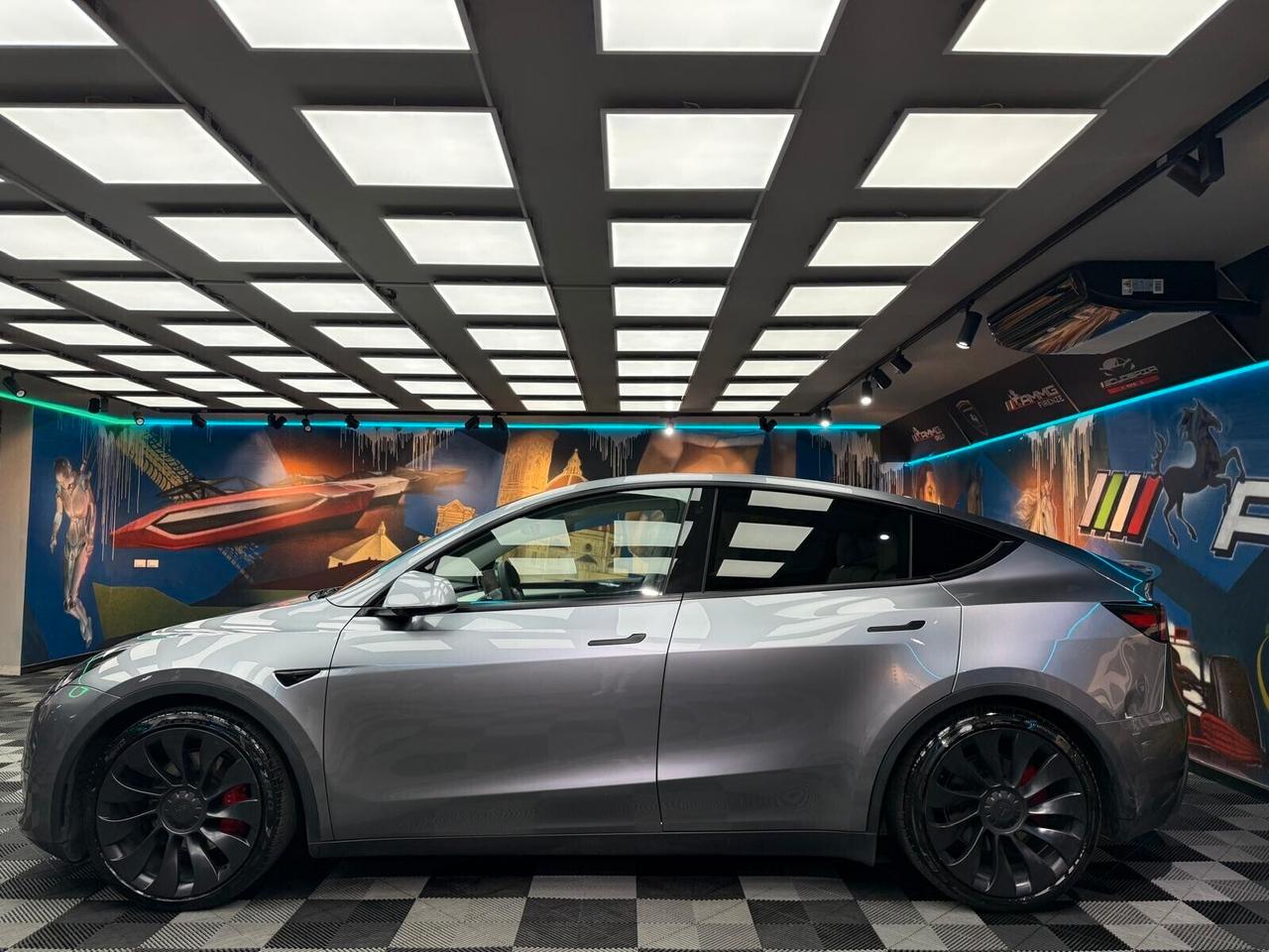 Tesla Model Y AWD PERFORMANCE (000)